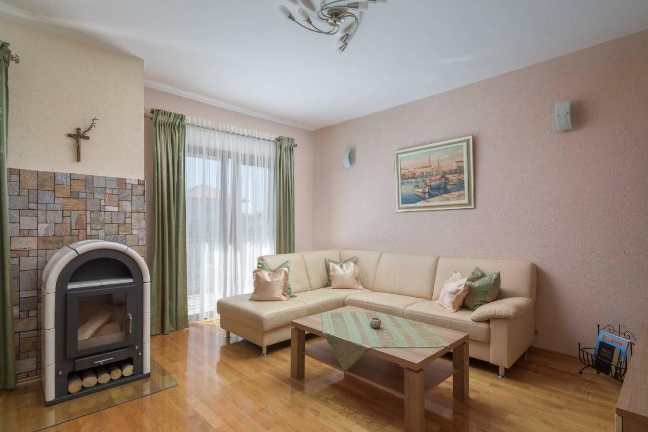 Apartment Novi Каштела Екстер'єр фото